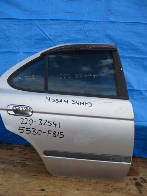 Used Nissan Sunny DOOR GLASS REAR RIGHT